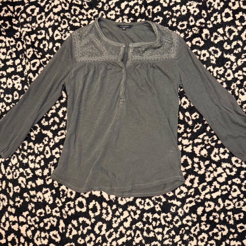Lucky Brand Henley Top Womens Small Gray Embroidered Long Sleeve Boho Casual